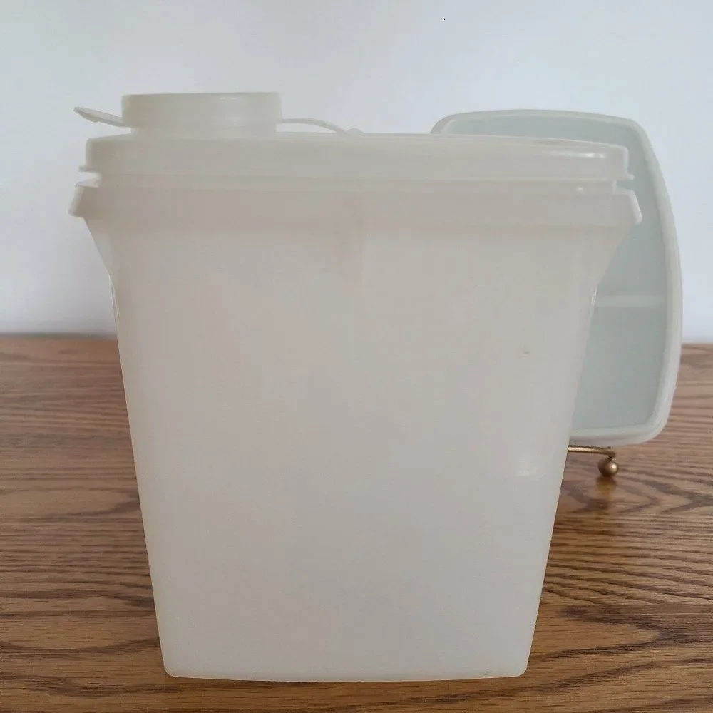 Tupperware Duo - Jr Store N Pour Cereal and Lid PLUS Slim Packette Divided Lunch